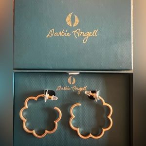 NIB Darbie Angell Scalloped Gold Toned Hoops 1.75”